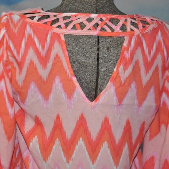 Chevron Patterned Women's Top - Picture 3 of 5